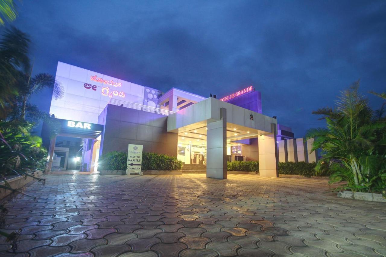 Hotel Le Grande Bijāpur Zewnętrze zdjęcie